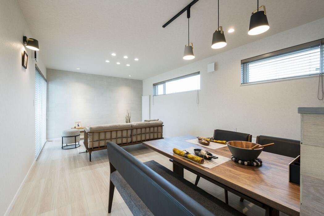 住研ハウスのモデルハウス_苫小牧市美原町ペットと幸せに暮らせる家_リビング・ダイニング
